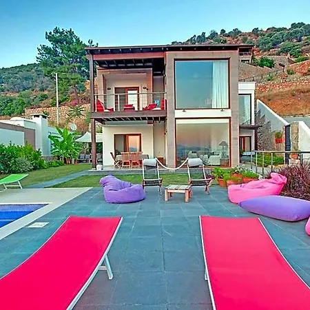 In Sleeps 10 With Pool Air Con And Wifi Villa
