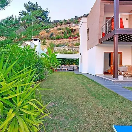 In Sleeps 10 With Pool Air Con And Wifi *