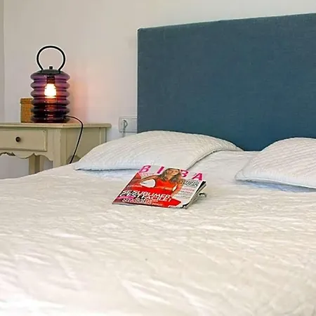 In Sleeps 10 With Pool Air Con And Wifi *