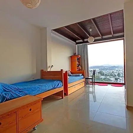 In Sleeps 10 With Pool Air Con And Wifi *