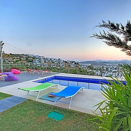 וילה In Sleeps 10 With Pool Air Con And Wifi