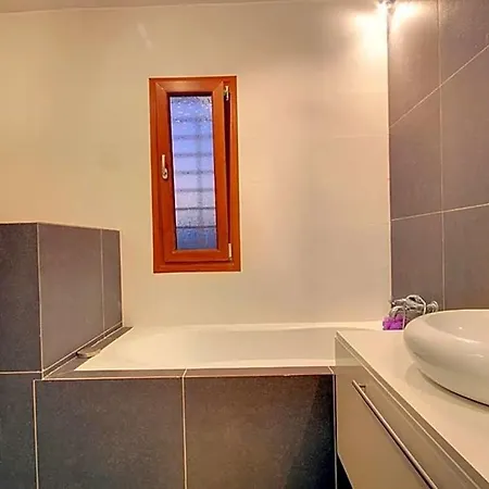 In Sleeps 10 With Pool Air Con And Wifi וילה בודרום